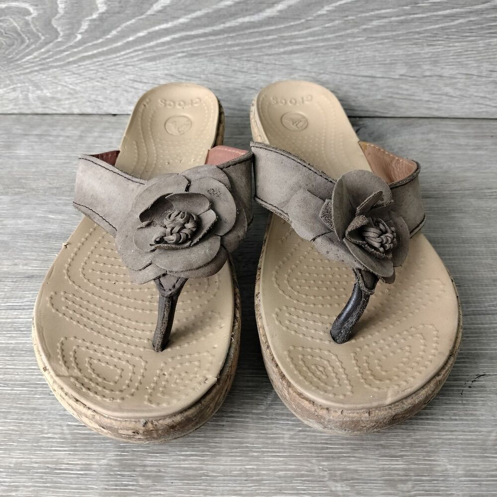 CROCS  A-Leigh Sandals Women 8 Brown Leather Floral Wedge Flip Flop Beach Resort